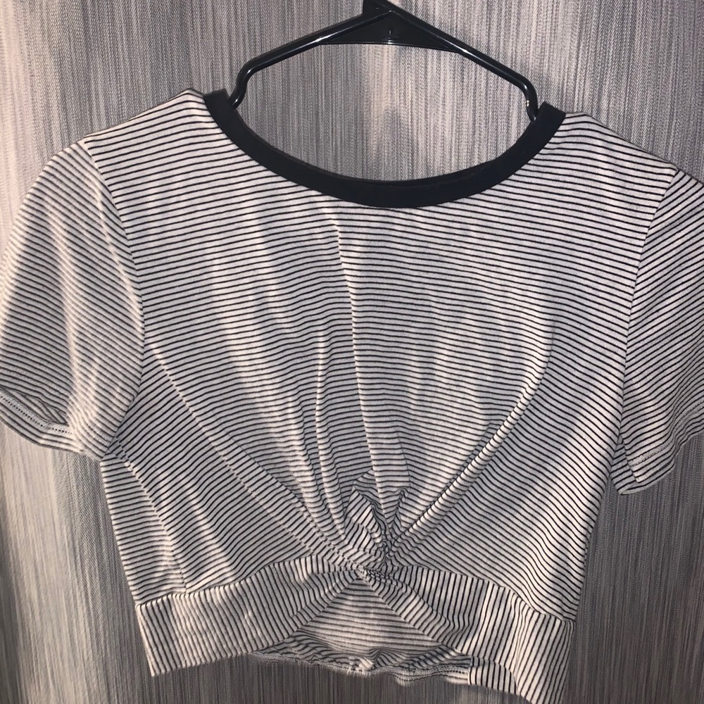 Stripped Knotted Crop Top